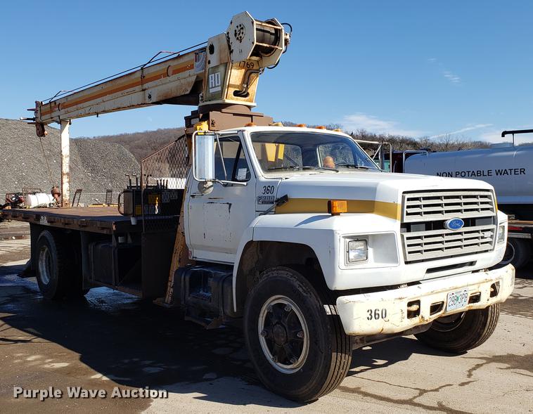 image for item DD3975 1987 Ford F800 crane truck
