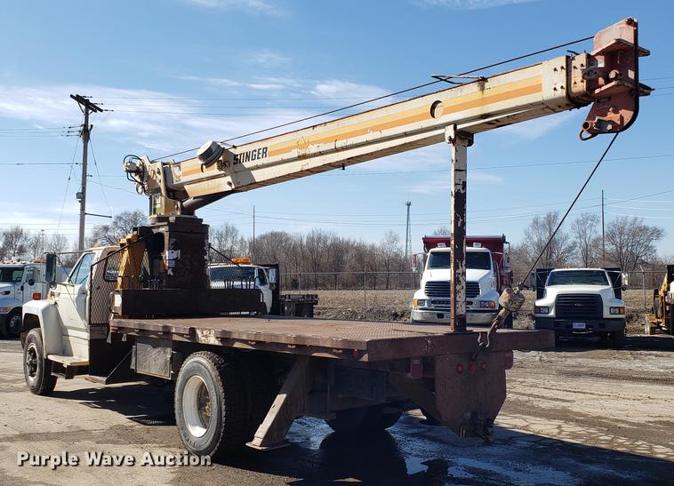 image for item DD3975 1987 Ford F800 crane truck