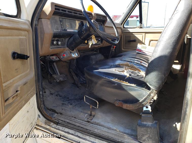 image for item DD3975 1987 Ford F800 crane truck