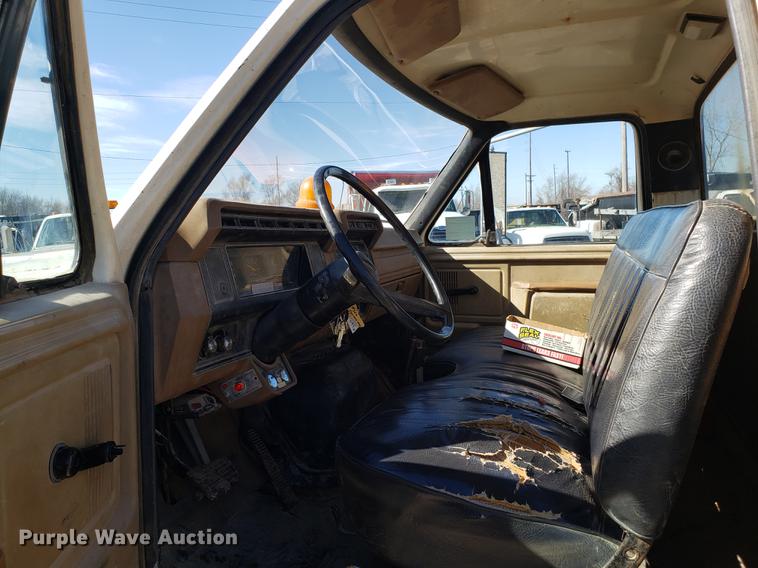 image for item DD3975 1987 Ford F800 crane truck