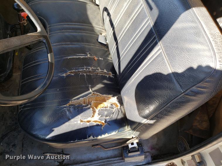 image for item DD3975 1987 Ford F800 crane truck