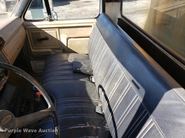 image for item DD3975 1987 Ford F800 crane truck