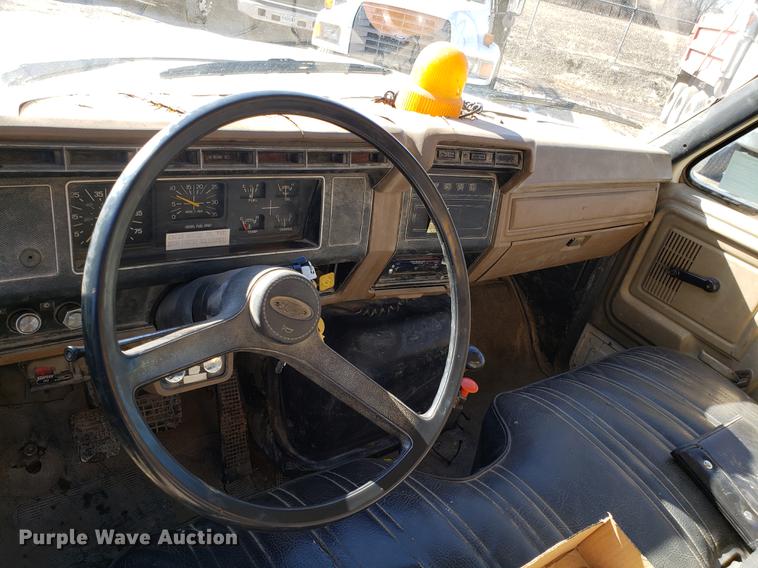image for item DD3975 1987 Ford F800 crane truck
