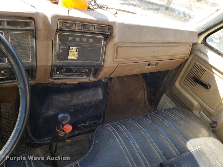 image for item DD3975 1987 Ford F800 crane truck