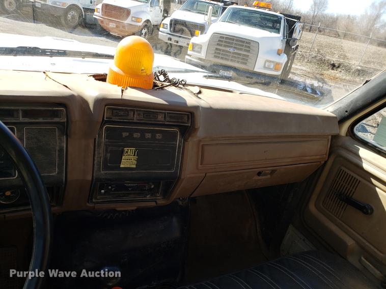image for item DD3975 1987 Ford F800 crane truck