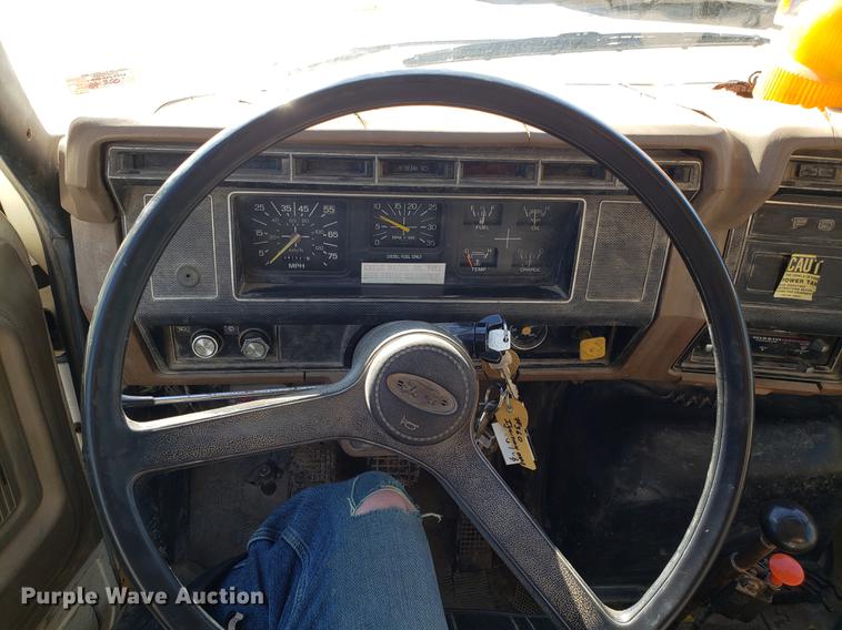 image for item DD3975 1987 Ford F800 crane truck