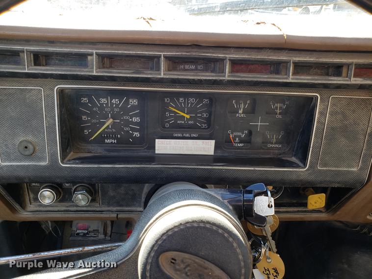 image for item DD3975 1987 Ford F800 crane truck