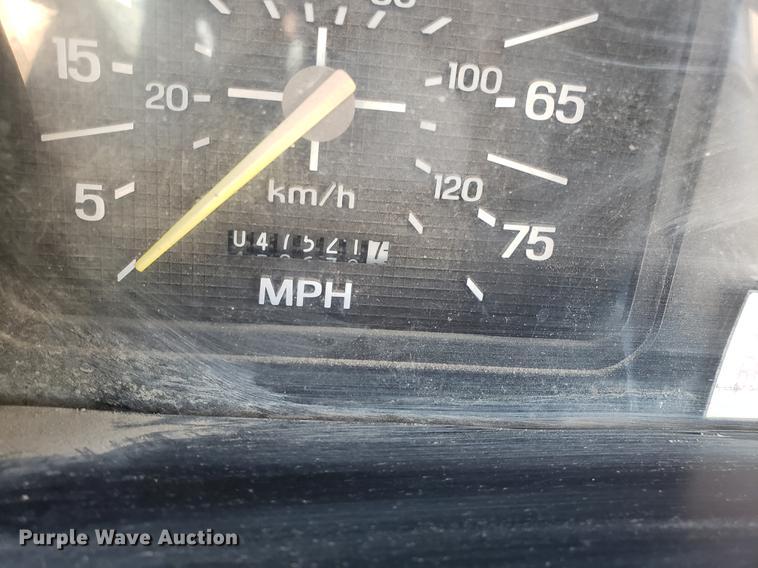 image for item DD3975 1987 Ford F800 crane truck