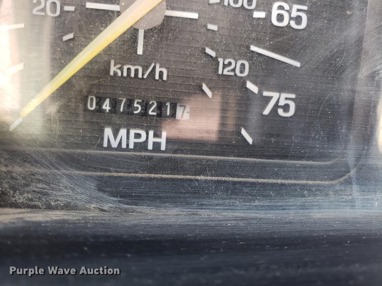 image for item DD3975 1987 Ford F800 crane truck