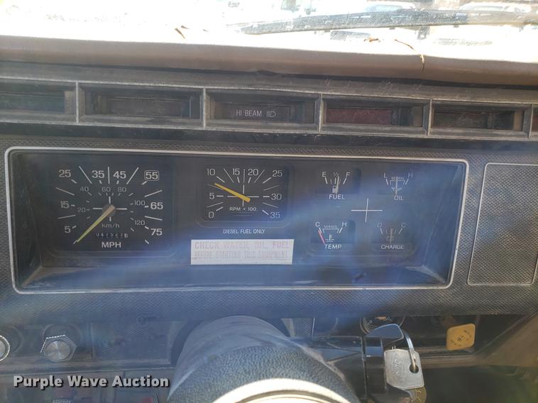 image for item DD3975 1987 Ford F800 crane truck
