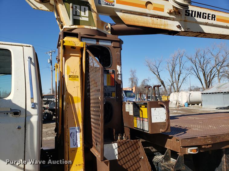 image for item DD3975 1987 Ford F800 crane truck
