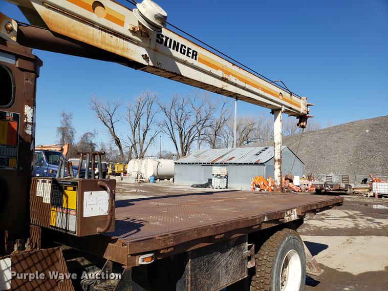 image for item DD3975 1987 Ford F800 crane truck