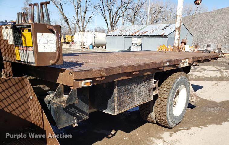 image for item DD3975 1987 Ford F800 crane truck