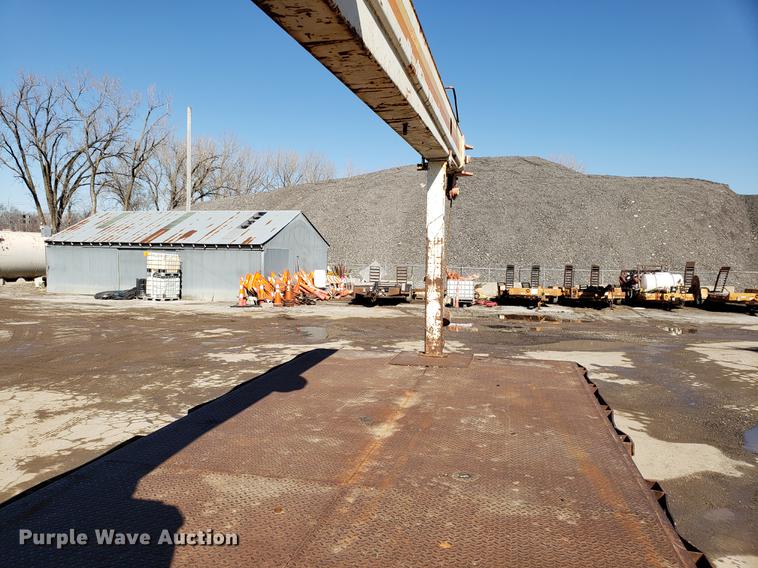 image for item DD3975 1987 Ford F800 crane truck