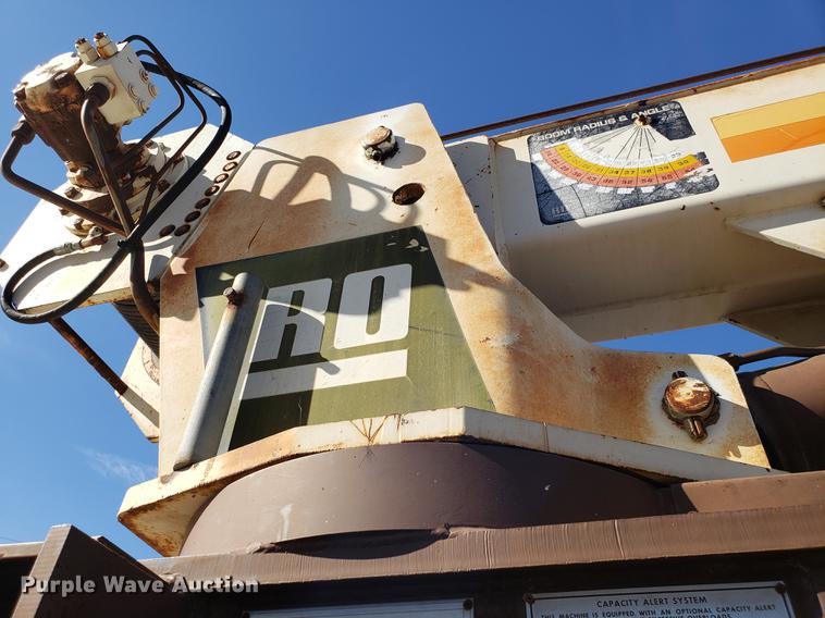 image for item DD3975 1987 Ford F800 crane truck