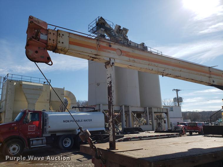 image for item DD3975 1987 Ford F800 crane truck