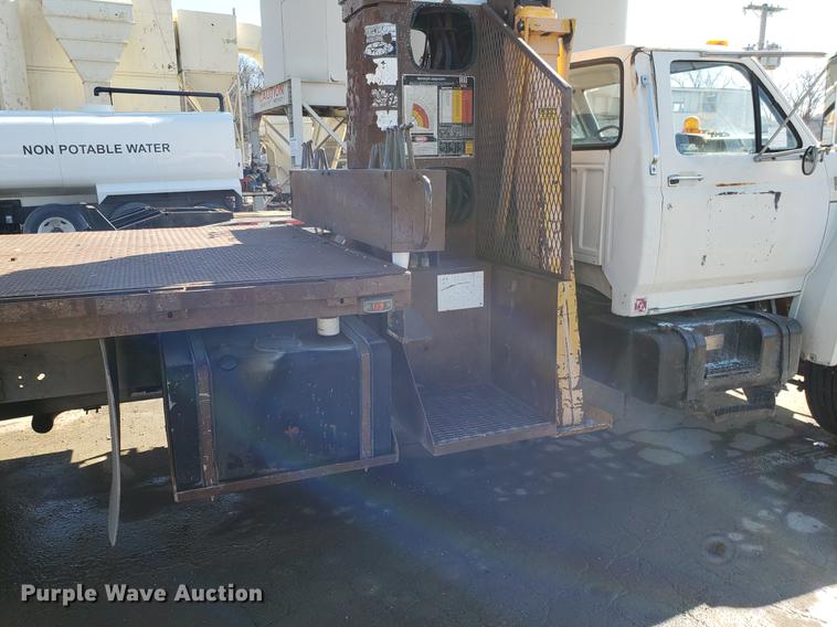 image for item DD3975 1987 Ford F800 crane truck