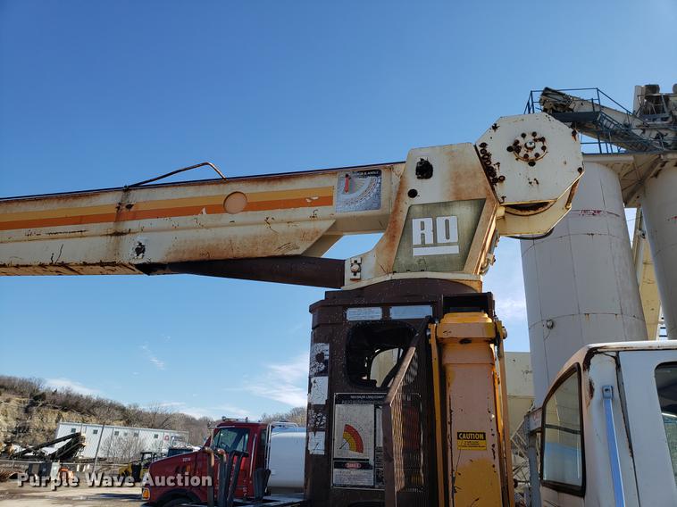 image for item DD3975 1987 Ford F800 crane truck