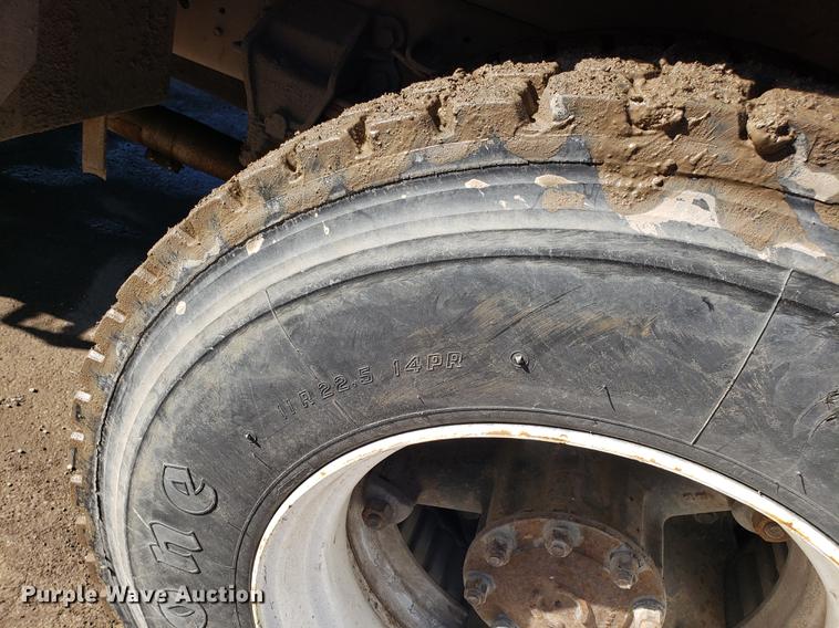 image for item DD3975 1987 Ford F800 crane truck