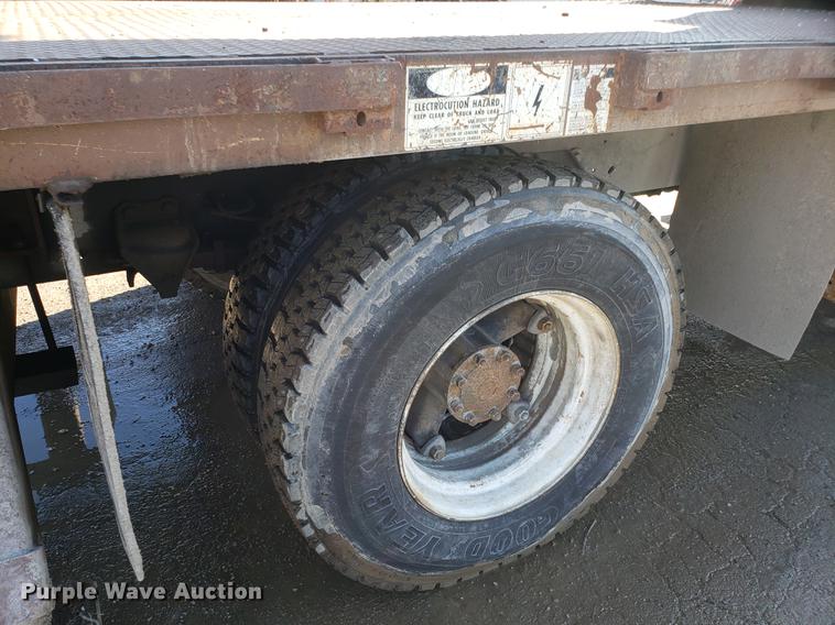 image for item DD3975 1987 Ford F800 crane truck