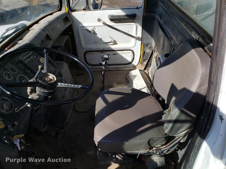 image for item DD3976 1985 Ford LT9000 water truck