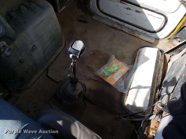 image for item DD3976 1985 Ford LT9000 water truck