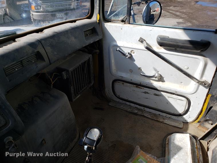 image for item DD3976 1985 Ford LT9000 water truck