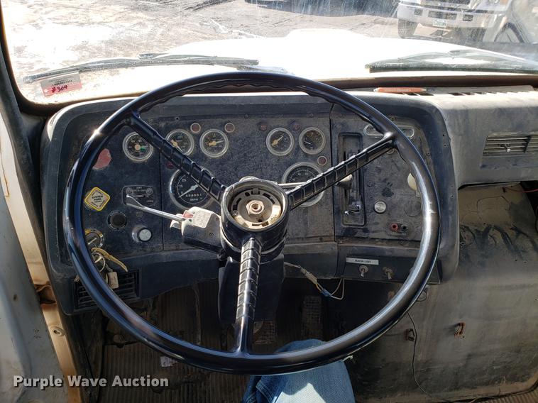 image for item DD3976 1985 Ford LT9000 water truck