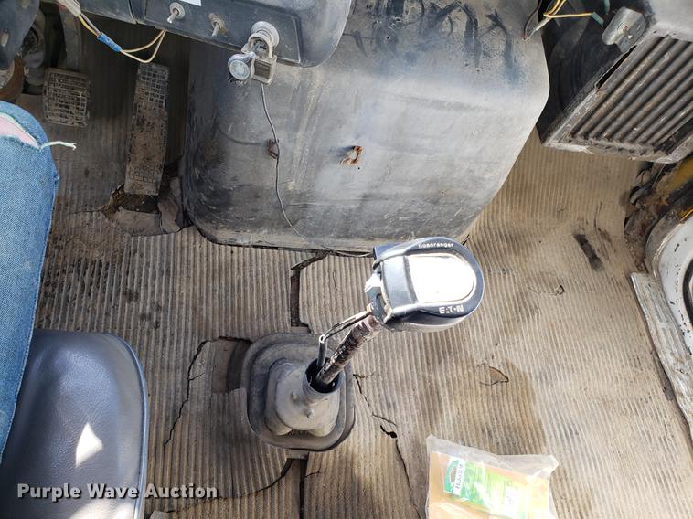 image for item DD3976 1985 Ford LT9000 water truck