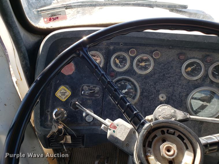 image for item DD3976 1985 Ford LT9000 water truck