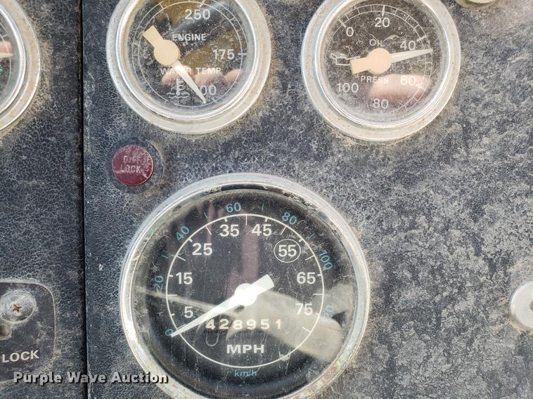 image for item DD3976 1985 Ford LT9000 water truck