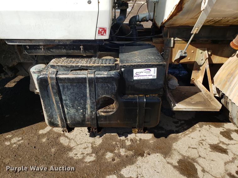 image for item DD3976 1985 Ford LT9000 water truck