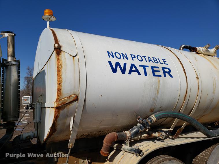 image for item DD3976 1985 Ford LT9000 water truck