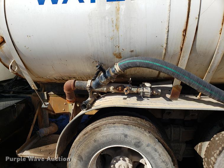 image for item DD3976 1985 Ford LT9000 water truck