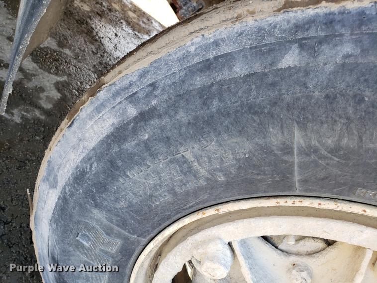 image for item DD3976 1985 Ford LT9000 water truck