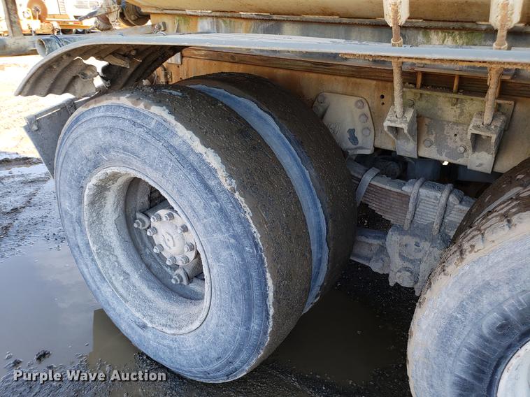 image for item DD3976 1985 Ford LT9000 water truck