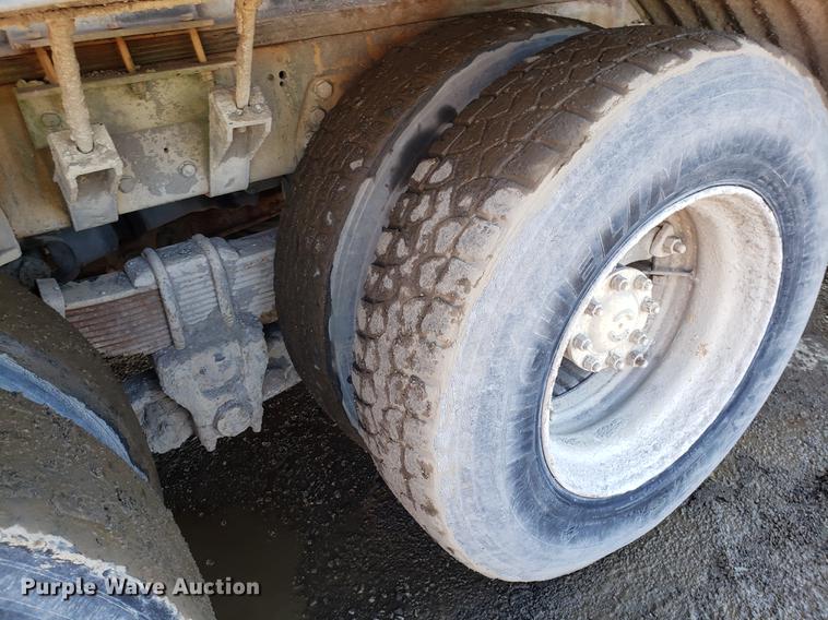 image for item DD3976 1985 Ford LT9000 water truck