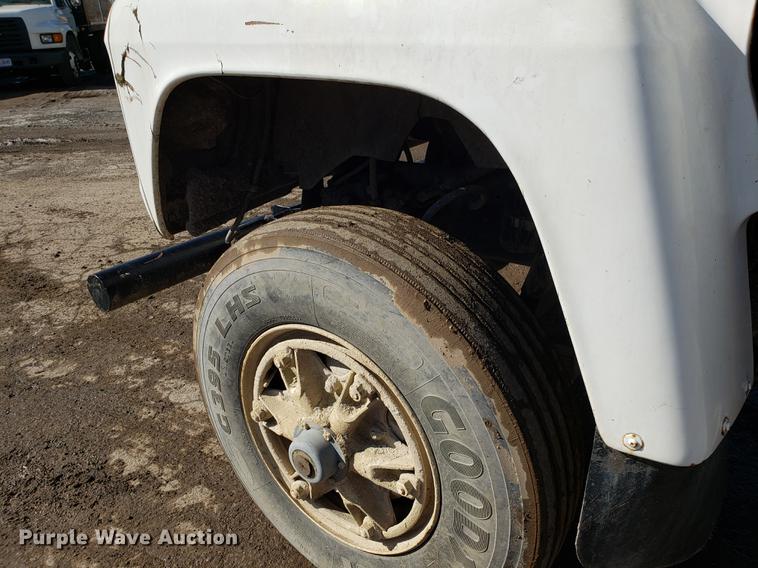 image for item DD3976 1985 Ford LT9000 water truck