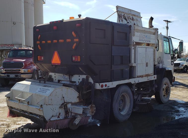 image for item DD3977 2003 Sterling SC8000 street sweeper truck