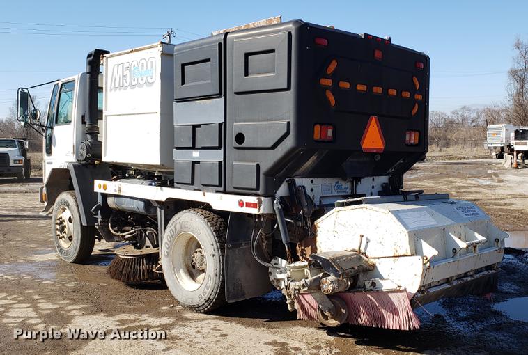 image for item DD3977 2003 Sterling SC8000 street sweeper truck
