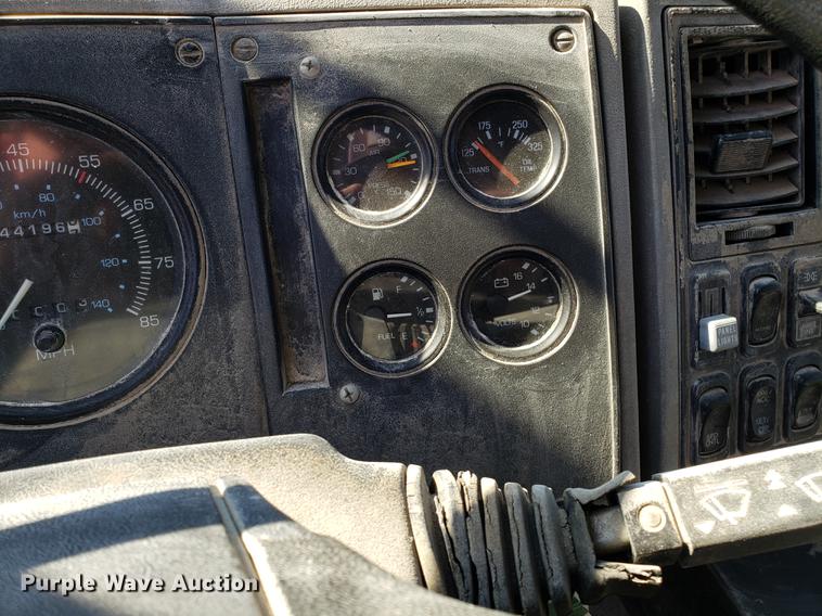 image for item DD3977 2003 Sterling SC8000 street sweeper truck