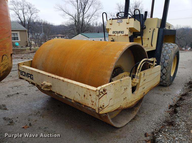 image for item DD3985 1996 Bomag BW213DH-2A single drum vibratory roller