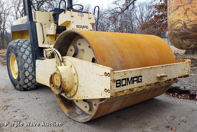 image for item DD3985 1996 Bomag BW213DH-2A single drum vibratory roller