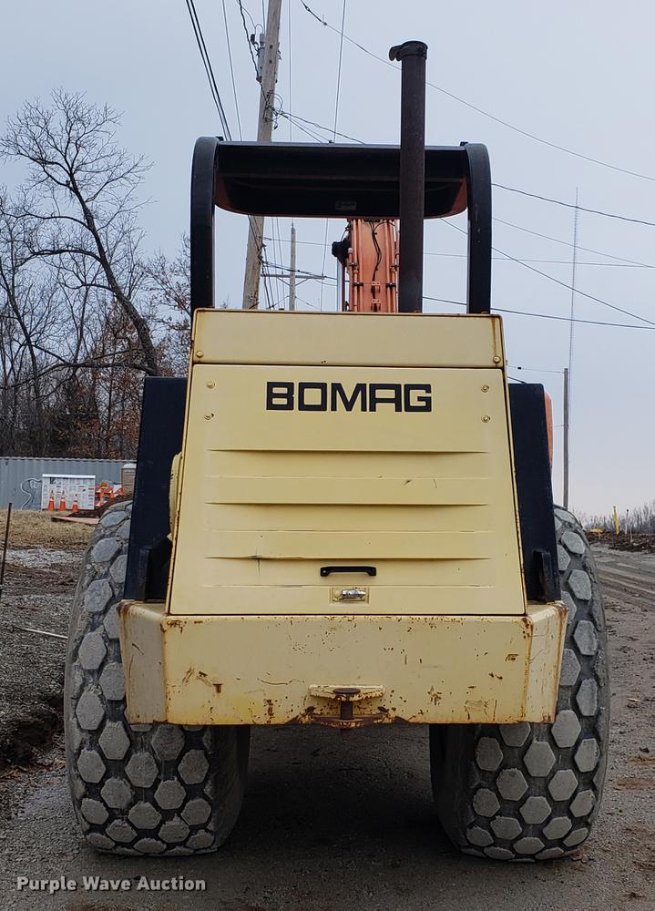 image for item DD3985 1996 Bomag BW213DH-2A single drum vibratory roller
