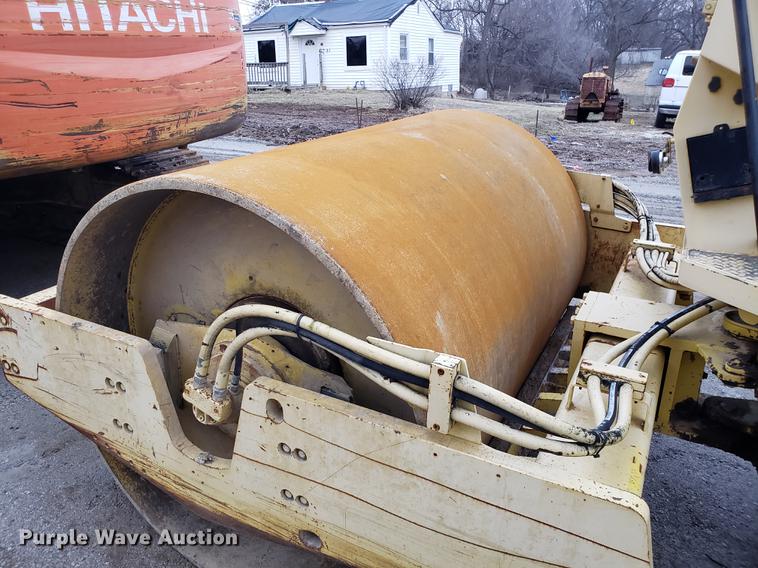 image for item DD3985 1996 Bomag BW213DH-2A single drum vibratory roller