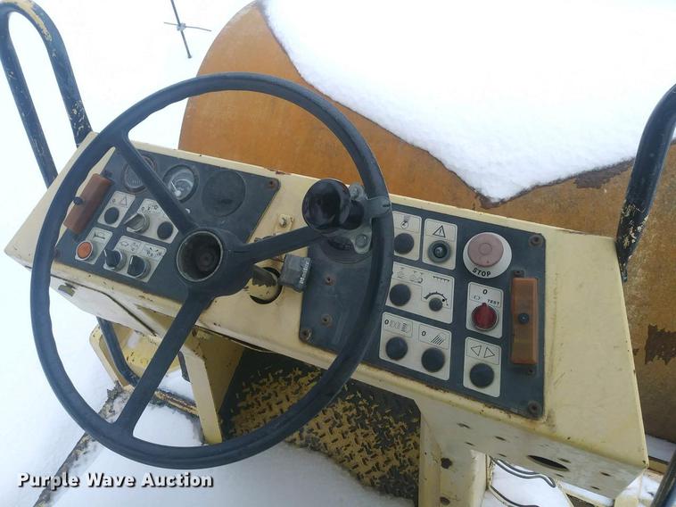 image for item DD3985 1996 Bomag BW213DH-2A single drum vibratory roller