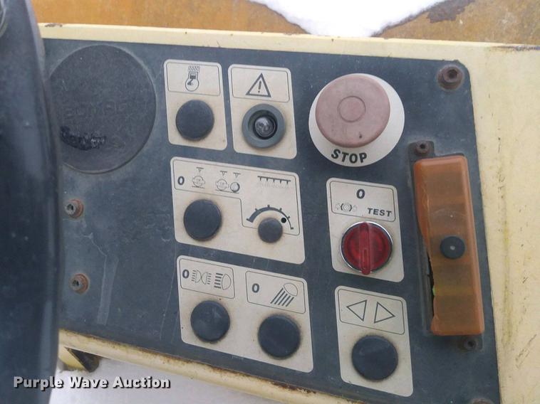 image for item DD3985 1996 Bomag BW213DH-2A single drum vibratory roller