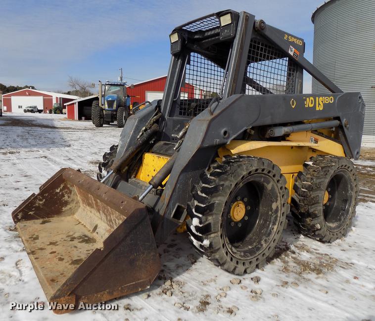 image for item DE7594 2001 New Holland LS180 skid steer