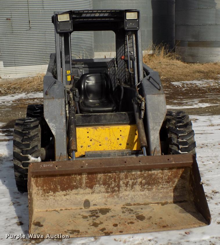 image for item DE7594 2001 New Holland LS180 skid steer