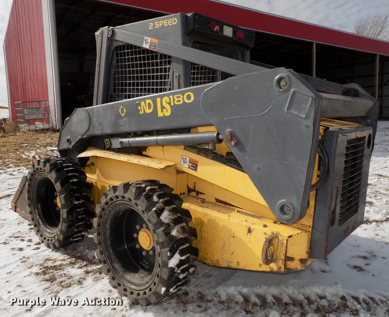 image for item DE7594 2001 New Holland LS180 skid steer